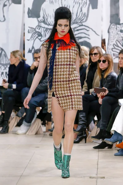 Look 14